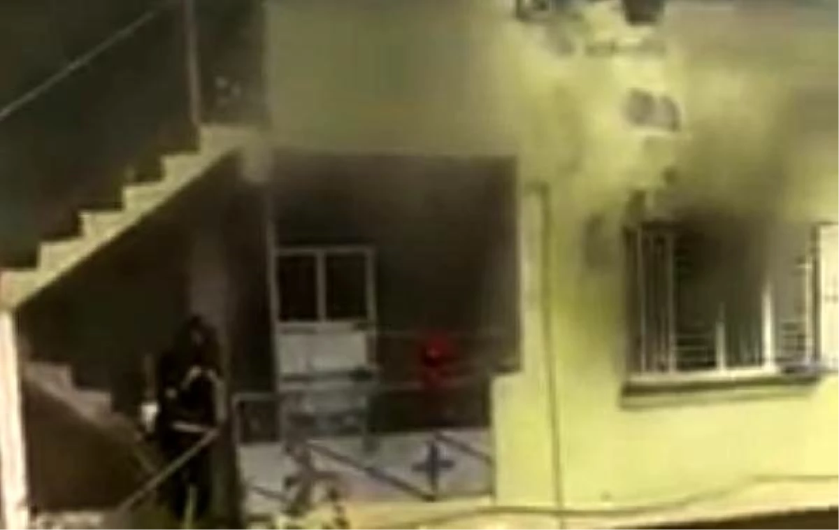 Son dakika... Gaziantep\'te 2 katlı binada yangın
