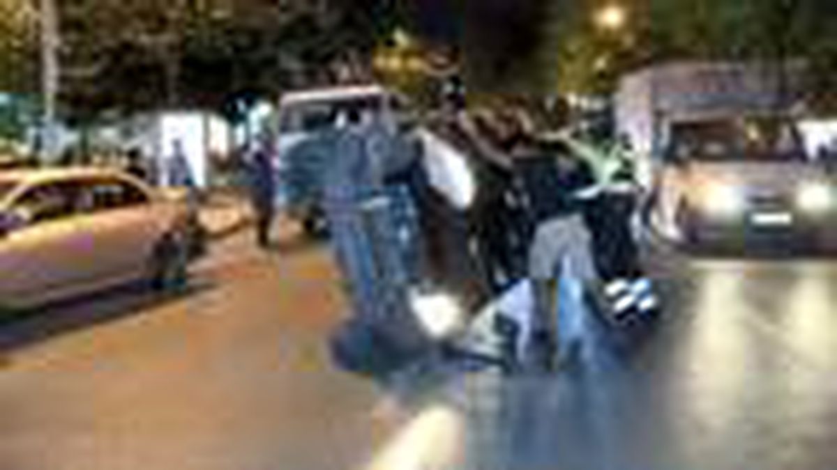 Kadıköy\'de park halindeki otomobile çarpan otomobil takla attı