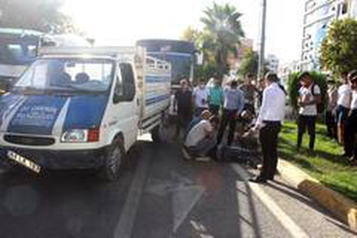 Kamyonet yayaya çarptı: 1 yaralı