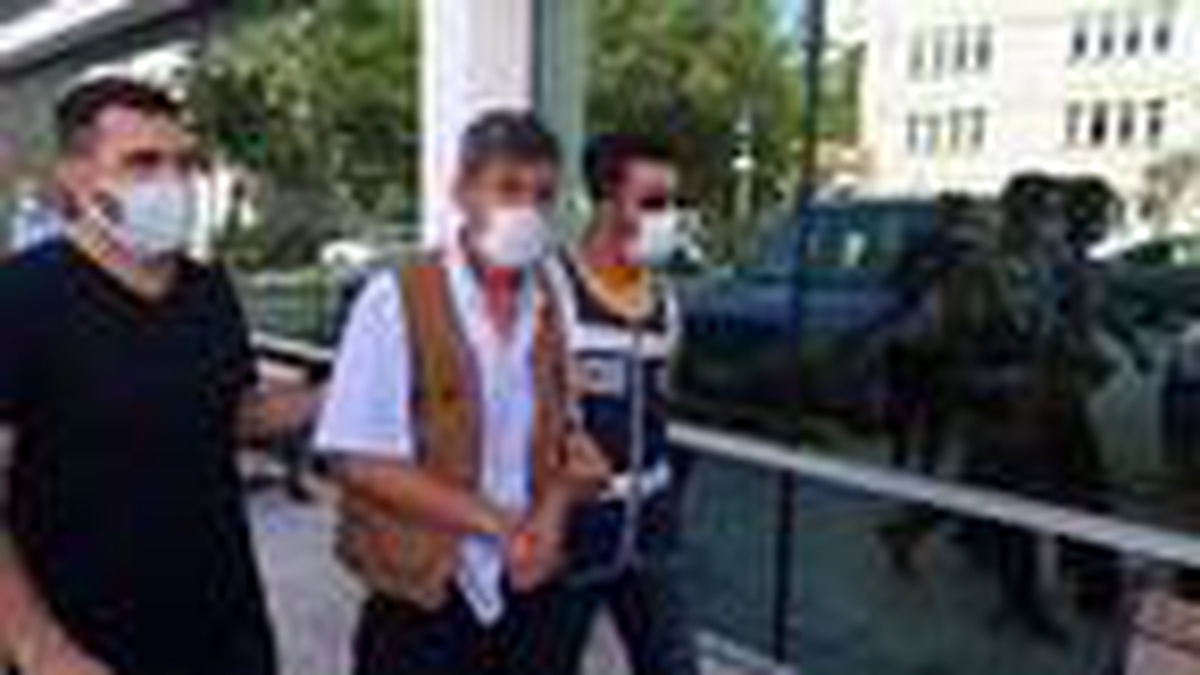 Kayınvalidesinin evini yakmaya çalıştığı anlar kamerada (2)