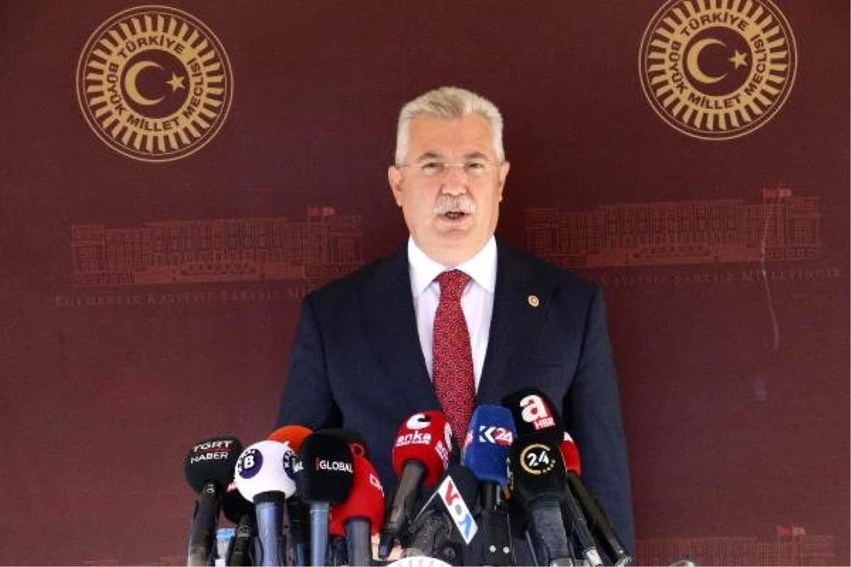 Koronavirüsü yenen AK Parti\'li Akbaşoğlu, TBMM\'de görevine başladı