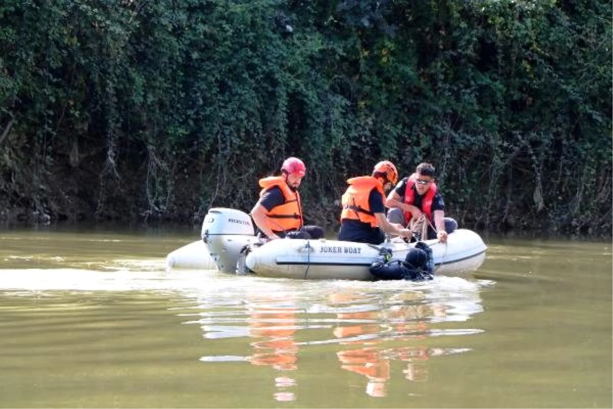 Sakarya Nehri\'nde kaybolan Talha\'yı arama çalışması sürüyor