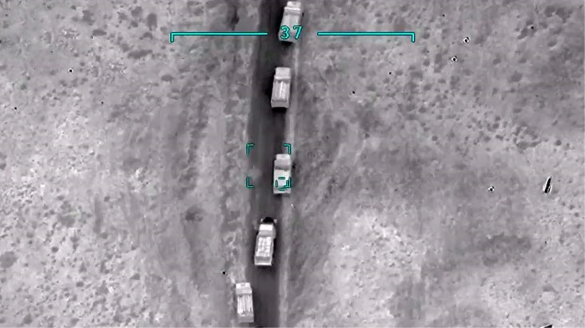 Ermeni askerlerini taşıyan konvoy Türk SİHA\'sı ile yerle bir edildi! O anlar kamerada