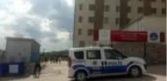 Karantinaya alındığı yurttan kaçarken ayağını kırdı