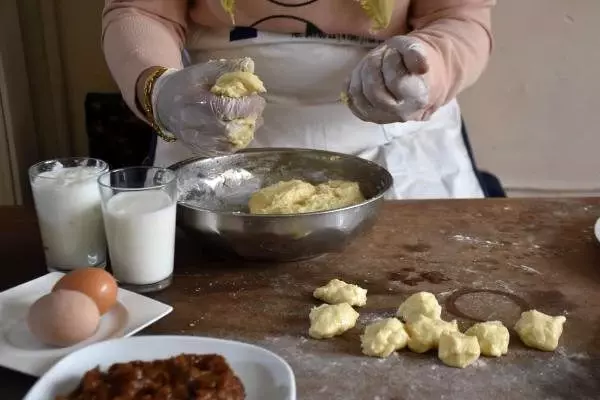 Kayısılı baklava işine giren kadın girişimci, talebe yetişemiyor