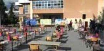 Kuzey Makedonya ve Karadağ'da Kovid-19 gölgesinde ilk ders zili çaldı