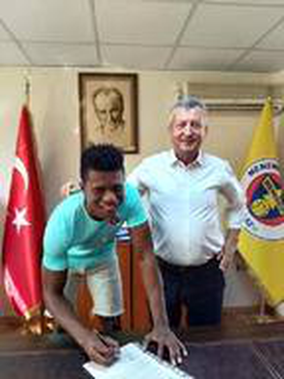 Menemenspor, Liberyalı santrfor Kamara\'yı aldı