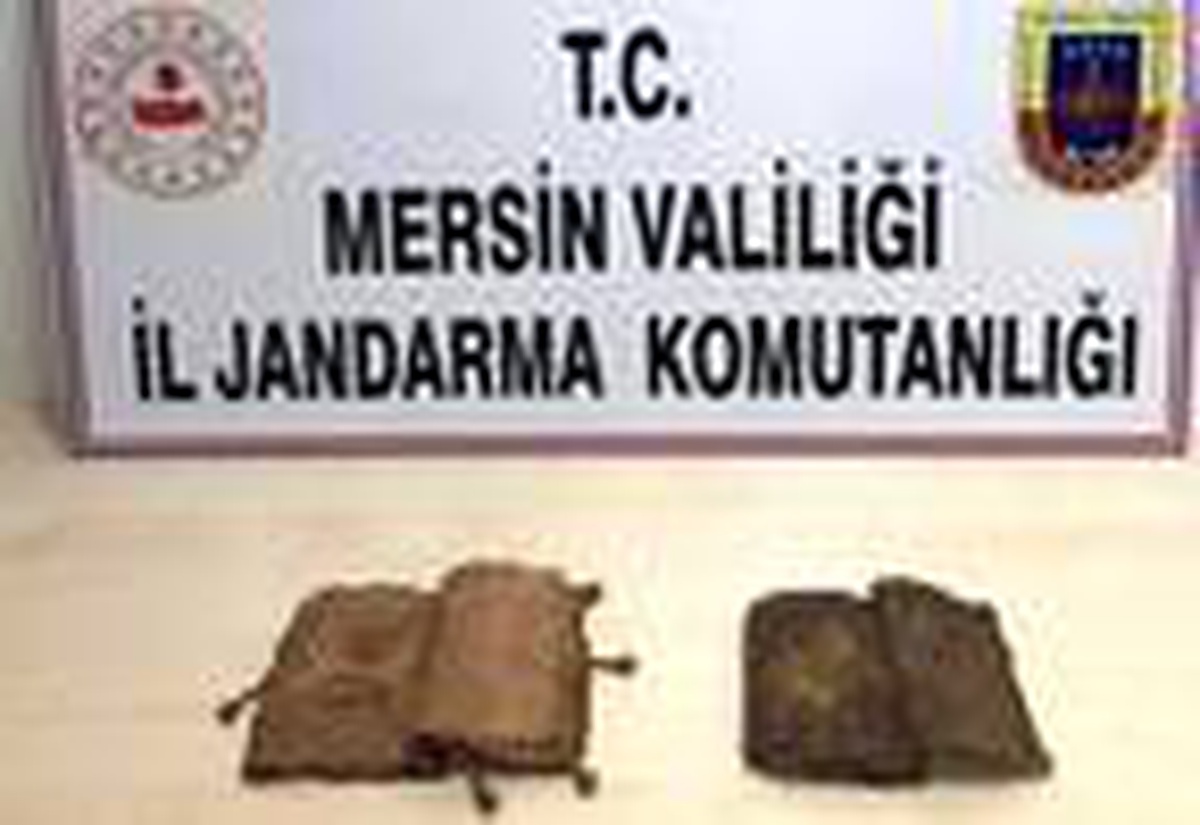 Mersin\'de tarihi 2 \'büyü kitabı\' ele geçirildi
