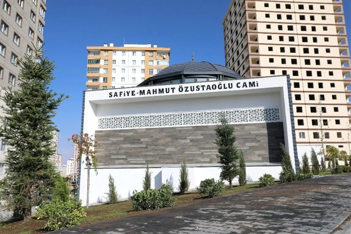 Safiye Mahmut Özustaoğlu Cami yarın açılıyor