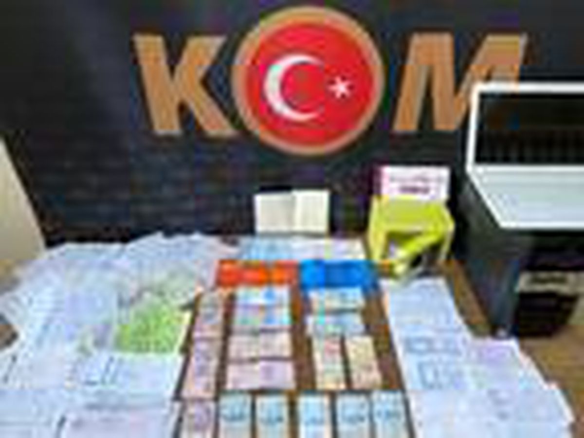 Son dakika haberi | Tefeci operasyonunda 13,7 milyon liralık çek ve senet ile 208 bin lira ele geçirildi