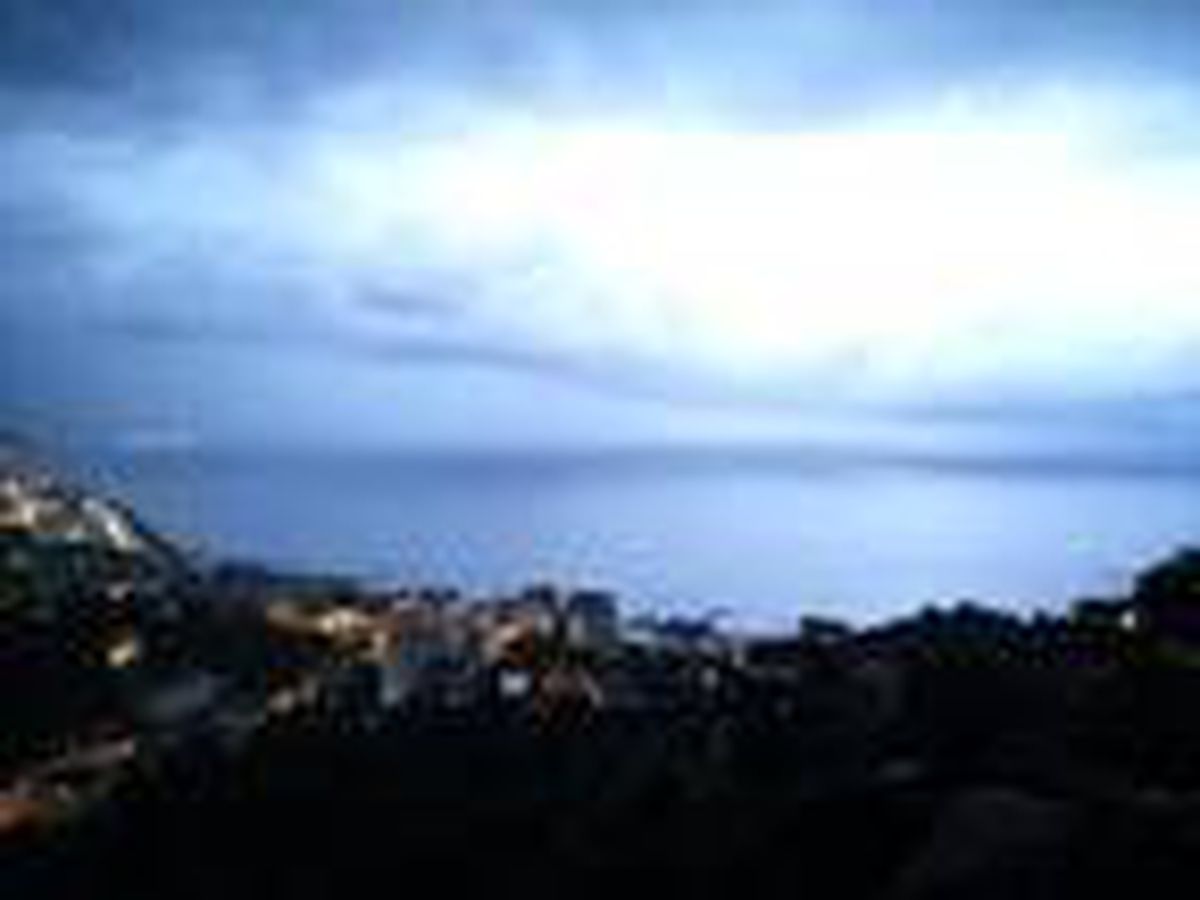 Trabzon\'da şimşekler geceyi aydınlattı