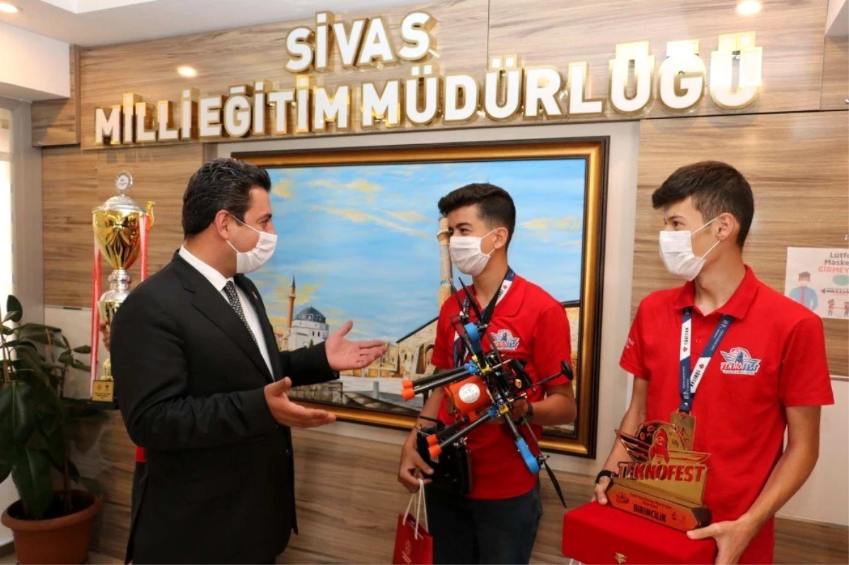 Türkiye birincisi öğrencilerden Savaşçı\'ya ziyaret