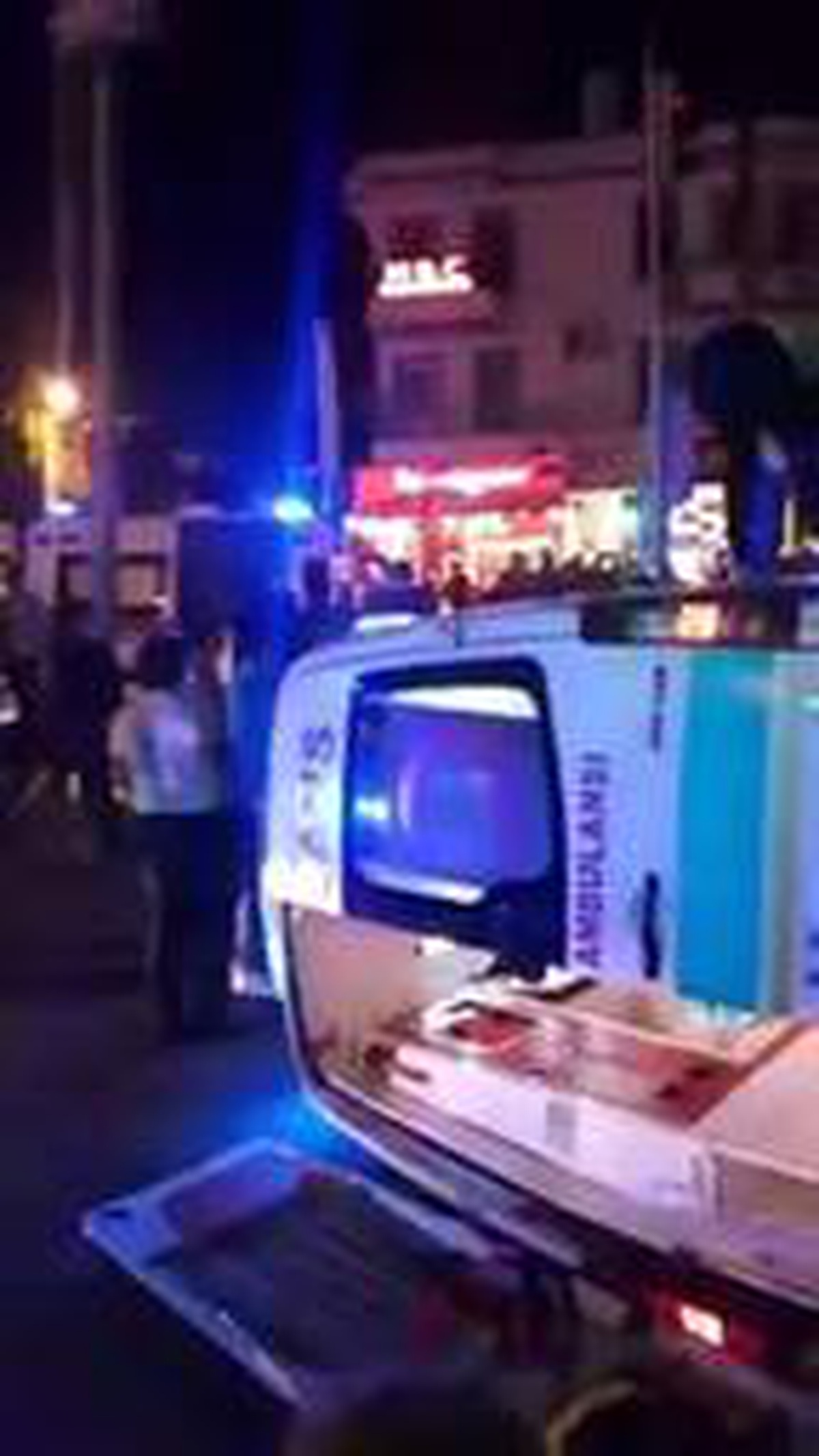 Yaralı taşıyan ambulans kamyonla çarpıstı 6 yaralı