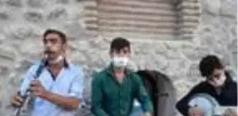 3 kardeş, 7 yıldır sokak müzisyenliği yapıyor