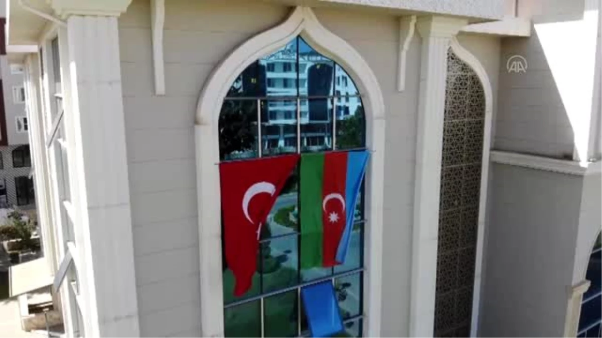 Azerbaycan\'a bayraklı destek