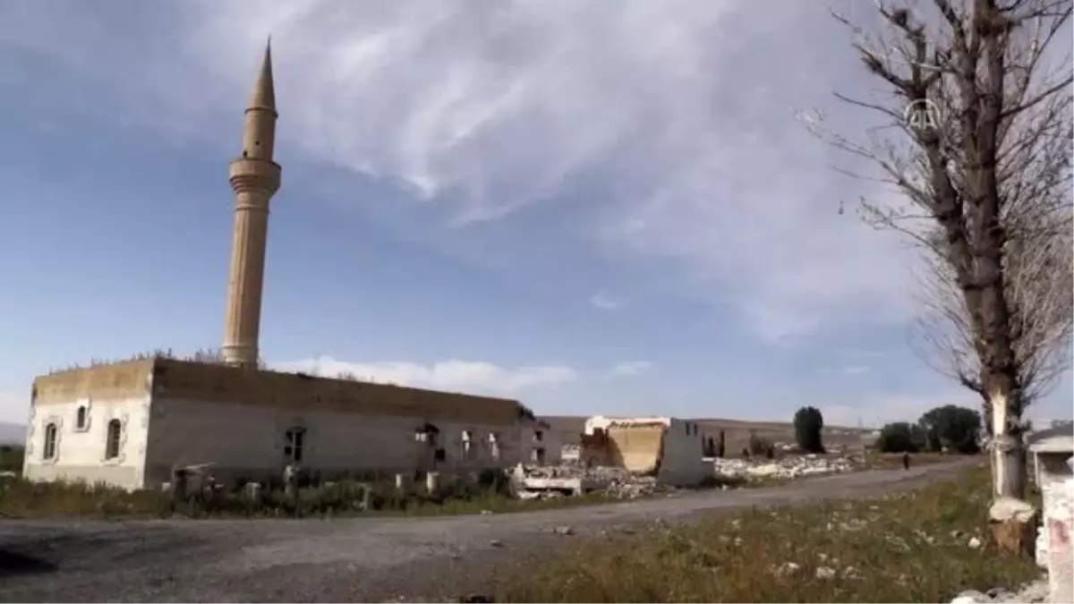 Baraj suları çekilince eski köyler yeniden ortaya çıktı