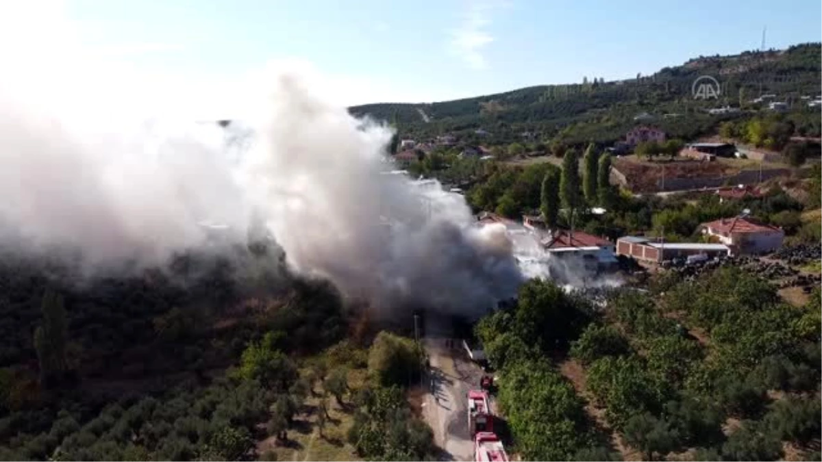 Bursa\'da araç lastik deposunda çıkan yangın söndürüldü