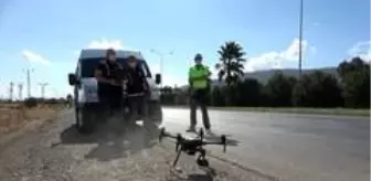 Kırmızı ışığı geçtiler, drone'a yakalandılar