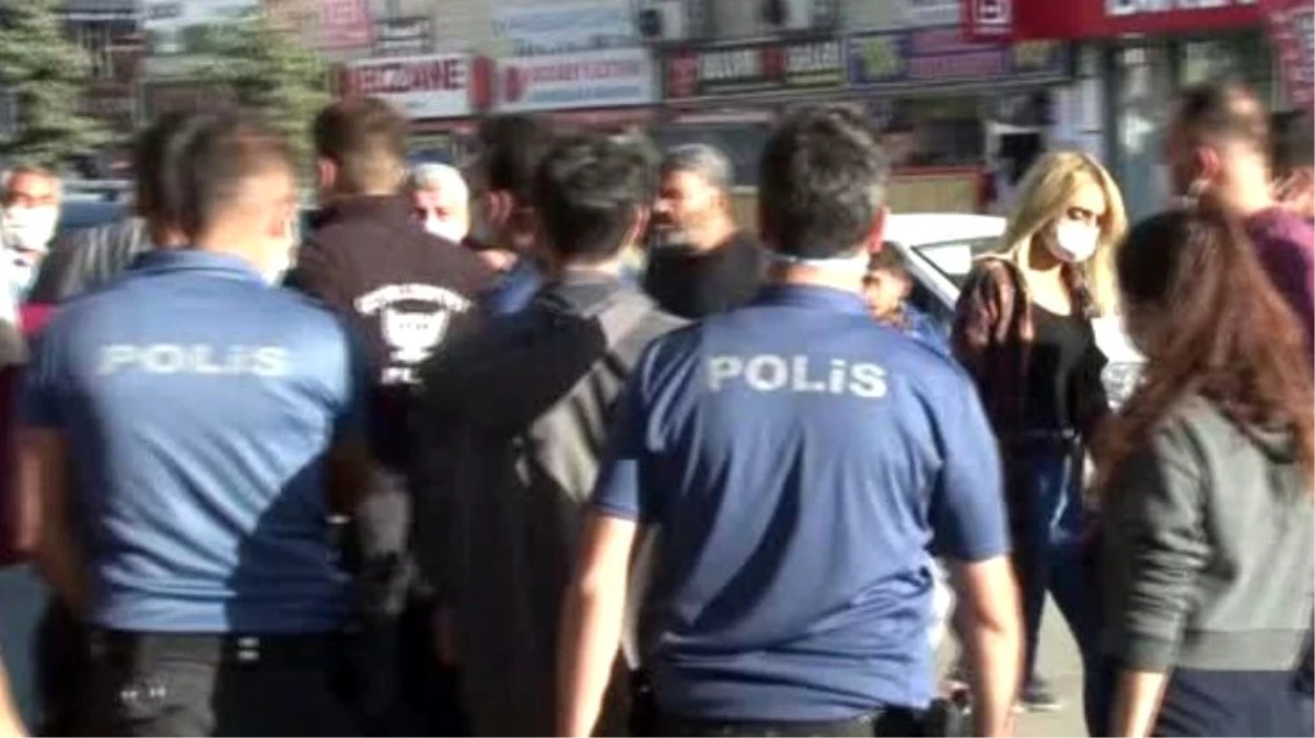 Leyla Aydemir\'in katilinin yakınları adliye önünde gazetecilere saldırdı