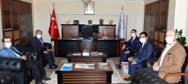 Türkmenistan Büyükelçisi Rektör Çufalı ile bir araya geldi