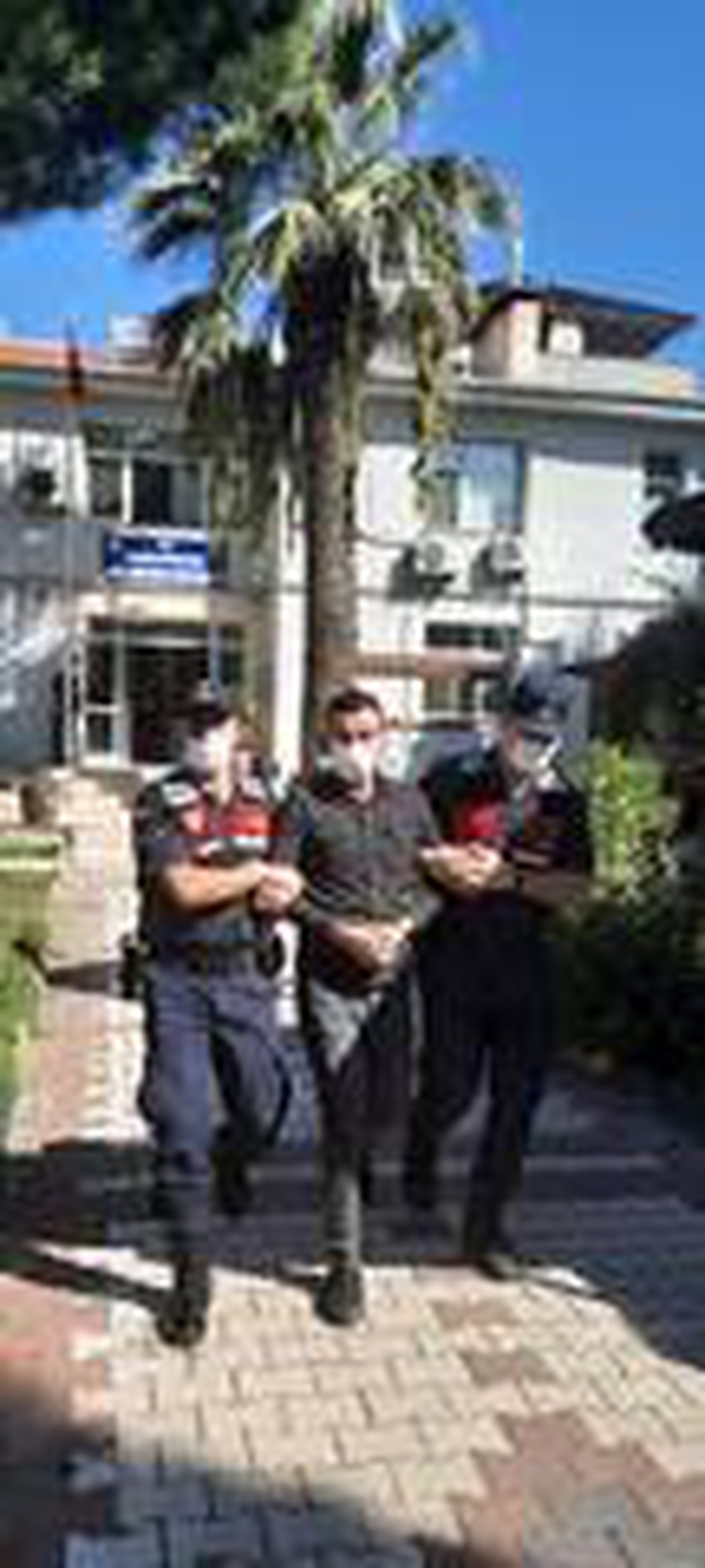 10 aydır kılık değiştirerek kaçan cezaevi firarisi İzmir\'de yakalandı