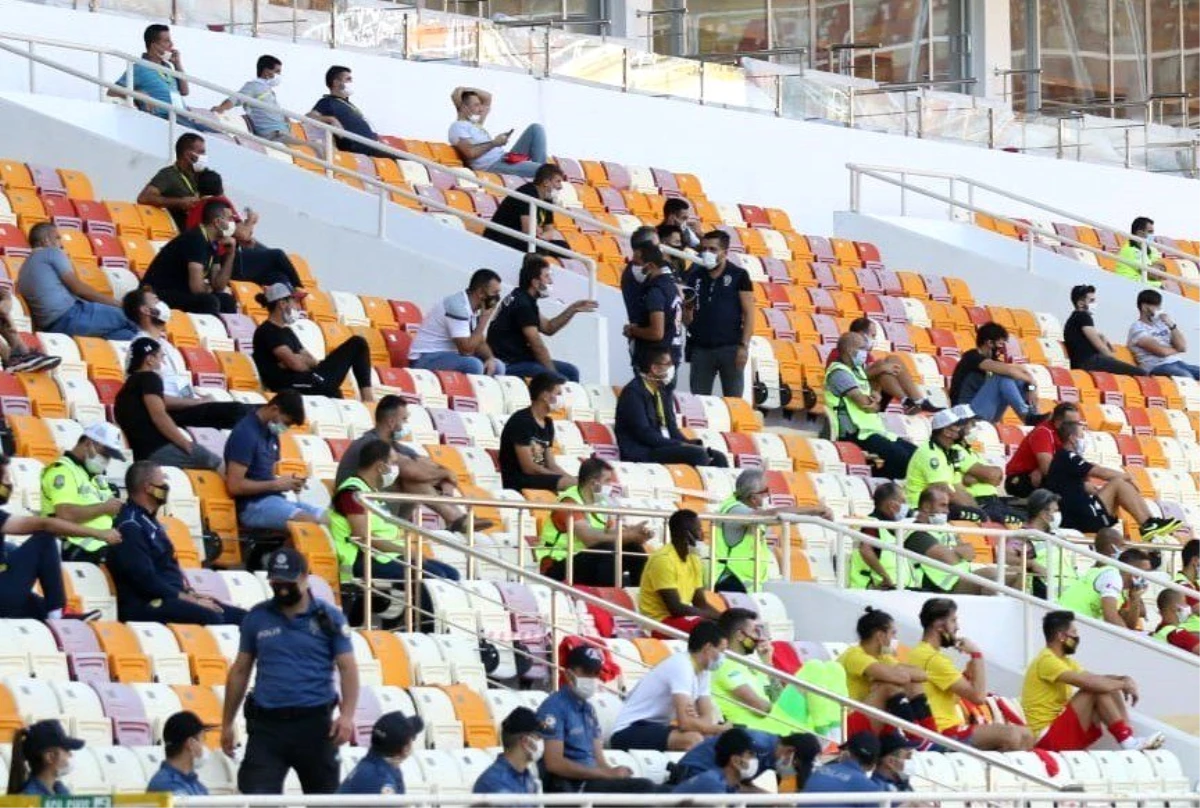 Fraport TAV Antalyaspor yönetiminden Yeni Malatya Stadyumu\'ndaki kalabalığa tepki
