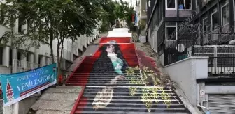 Beyoğlu sokaklarında merdivenler tabloya dönüştü