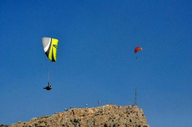 Çatışmalarla anılan Namaz Dağı'nda yamaç paraşütü Türkiye finali keyfi