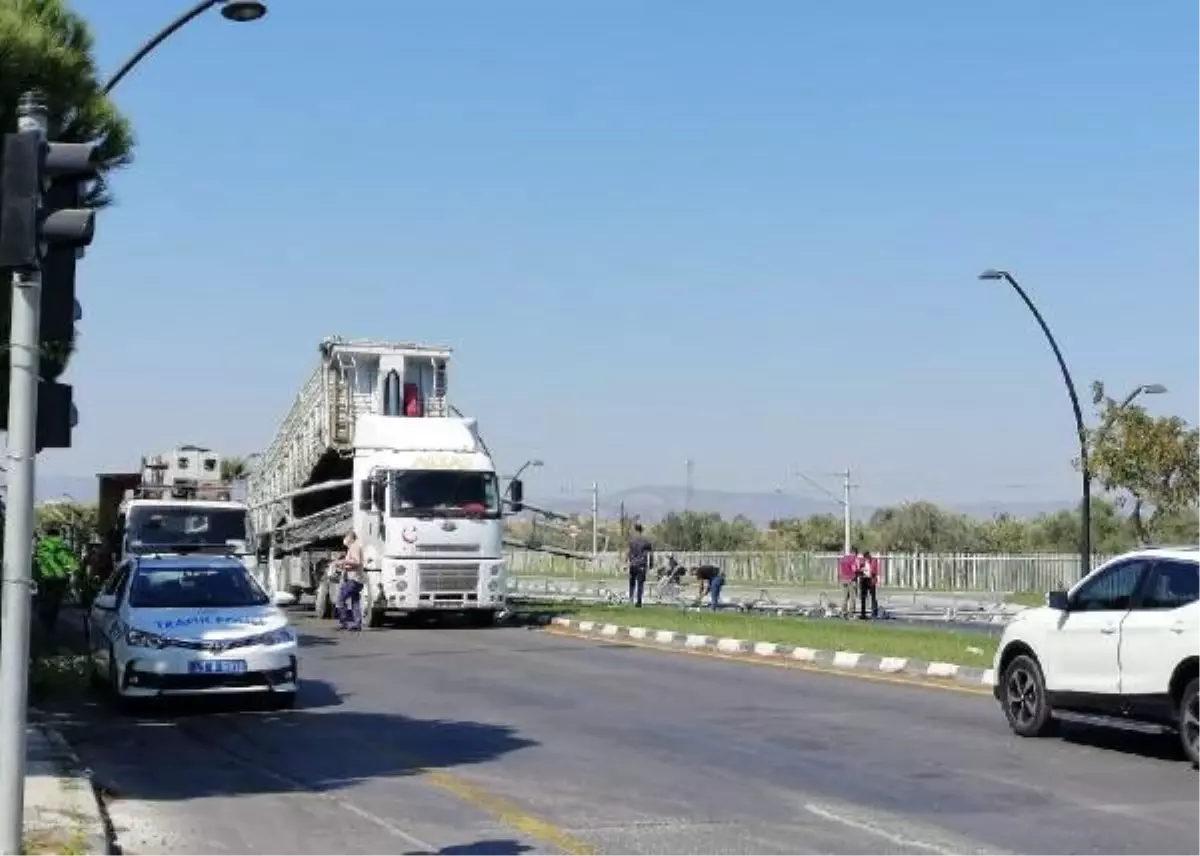 Kamyonun açılan damperi, PTS kameralarını yıktı