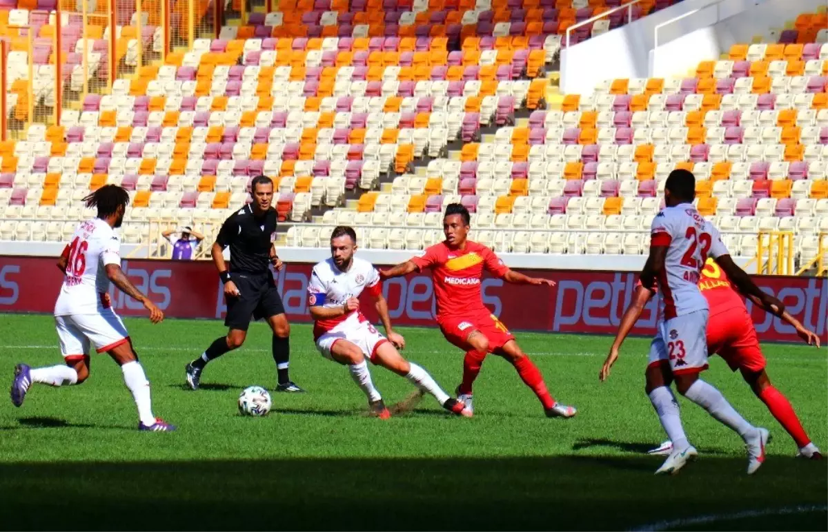 Süper Lig: Yeni Malatyaspor: 1 - Antalyaspor: 0 (İlk yarı)