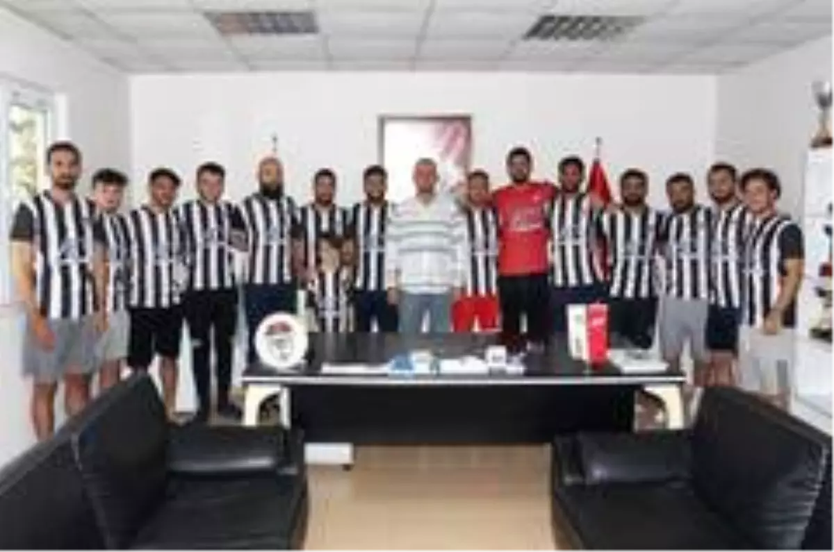 Transfer yasağı kalkan Manisaspor\'da 14 imza birden