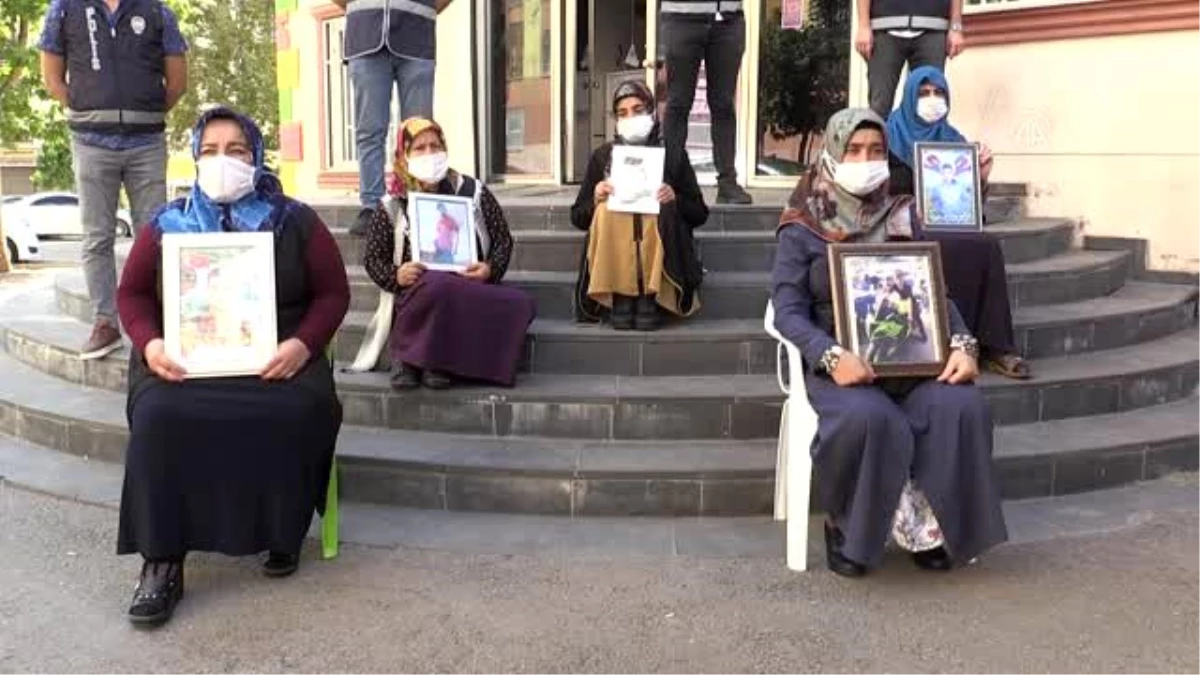 Son dakika! Diyarbakır anneleri dağdaki çocuklarına "teslim olun" çağrısı yaptı