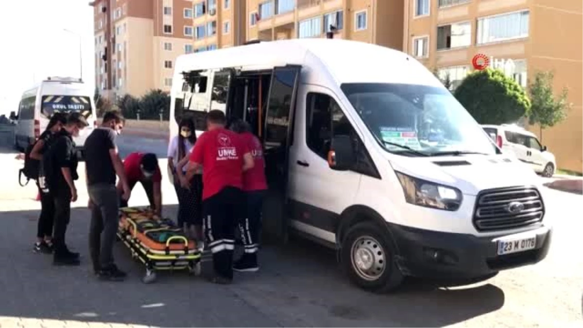 Elazığ\'da minibüsten düşen kadın yaralandı
