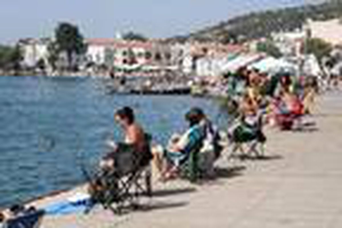 Foça\'ya, ekimde akın