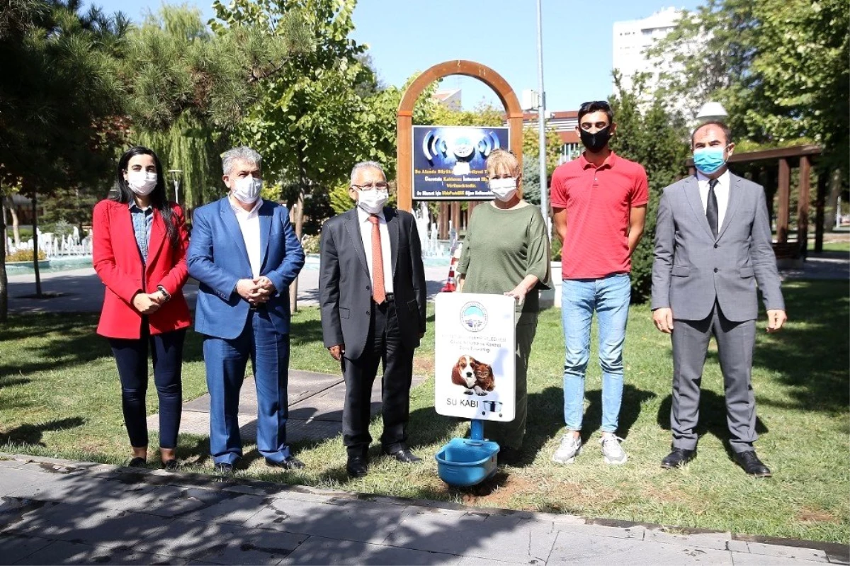 Kayseri Büyükşehir Belediyesinden hayvanlara şamandıralı su kabı