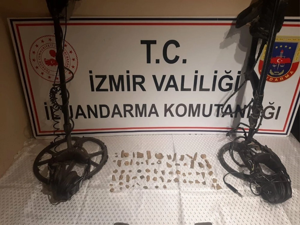 İzmir\'de jandarma kaçak kazı yapan şahısları suçüstü yakaladı