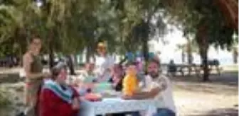 Kuşadası'nda mesire alanları ve plajlar doldu