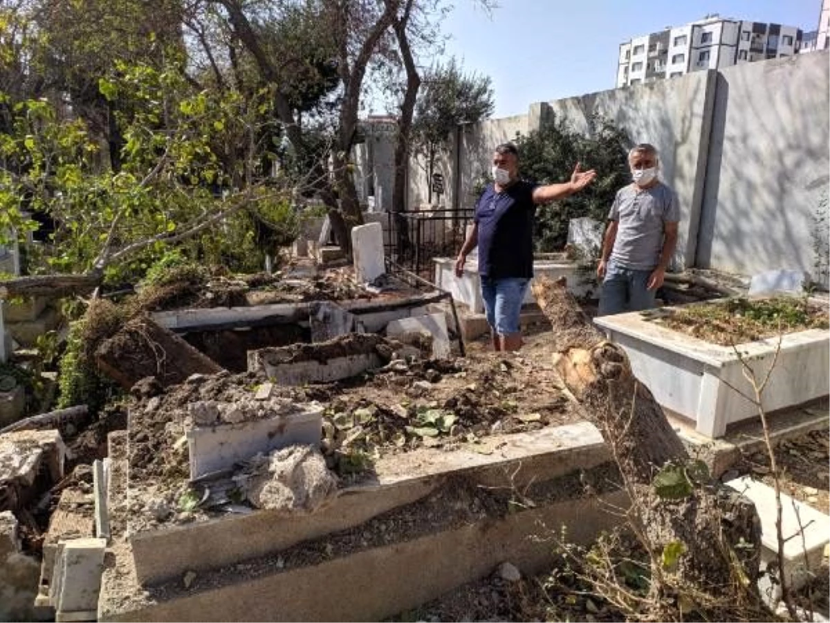 Otomobil mezarlığa girdi; 6 kabir zarar gördü