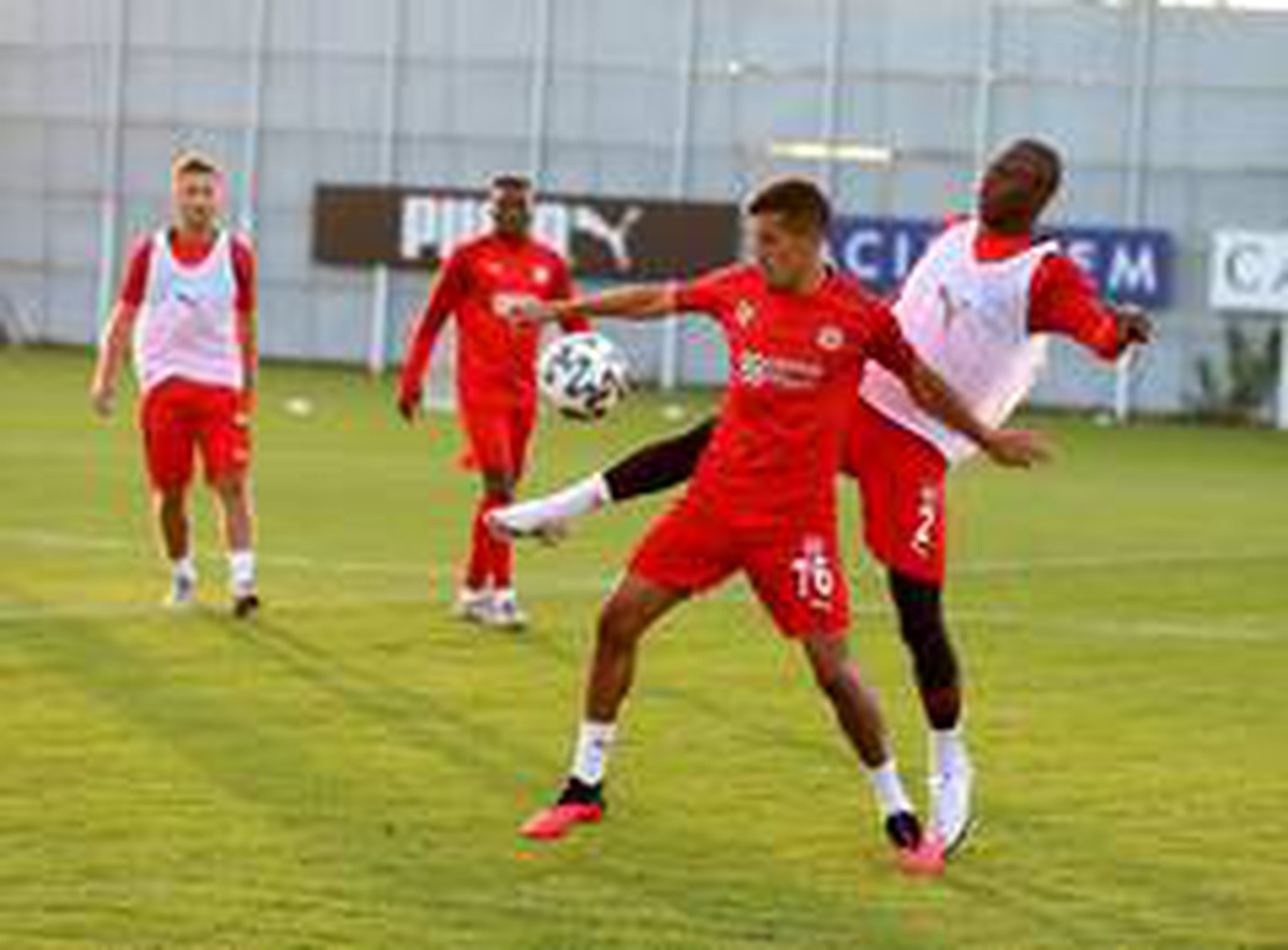 Sivasspor günü çift idmanla tamamladı