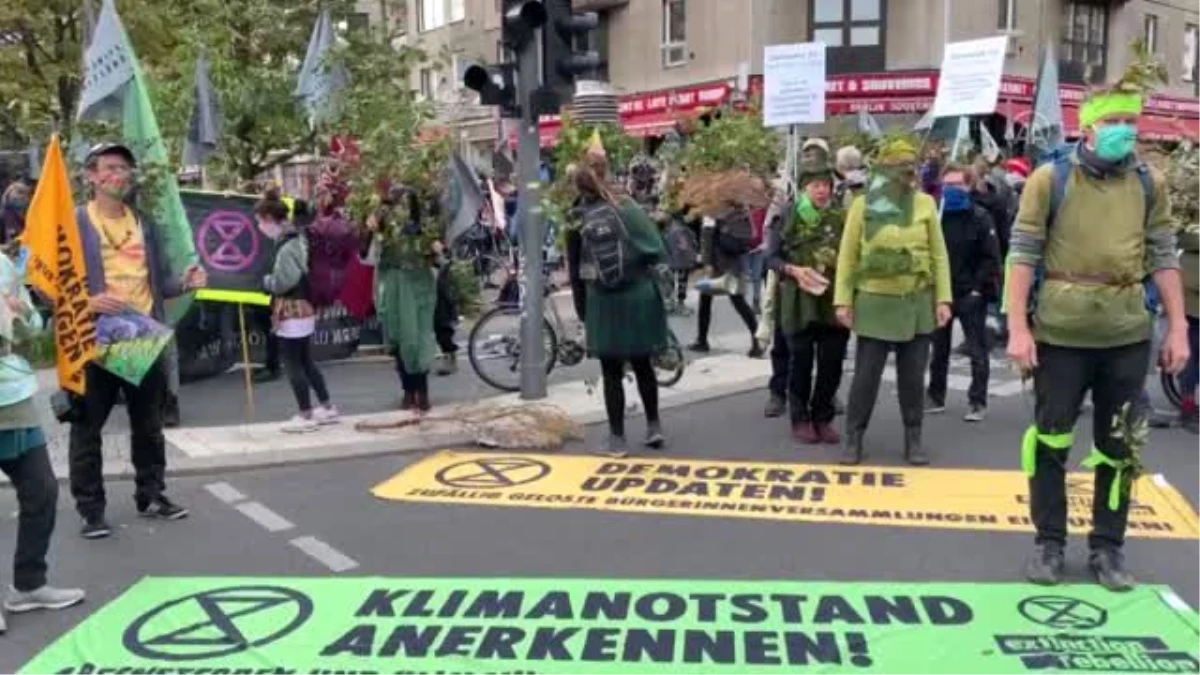 Almanya\'da çevreciler ormanların korunması için protesto düzenledi