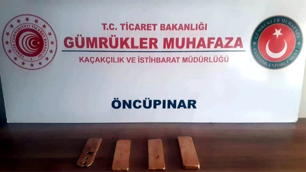 Suriye\'den, Türkiye\'ye giriş yapan şahsın çorabından 3 kilo 118 gram altın çıktı