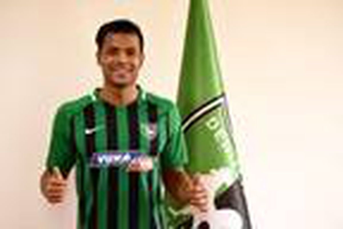 Denizlispor, Mathieu Dossevi\'yi renklerine bağladı