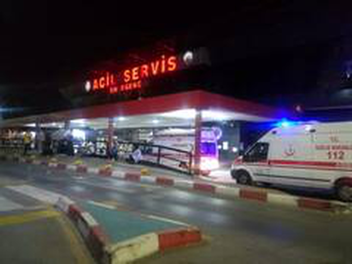 İzmir\'de ağaç budarken düştüğü ileri sürülen kişi yaşamını yitirdi