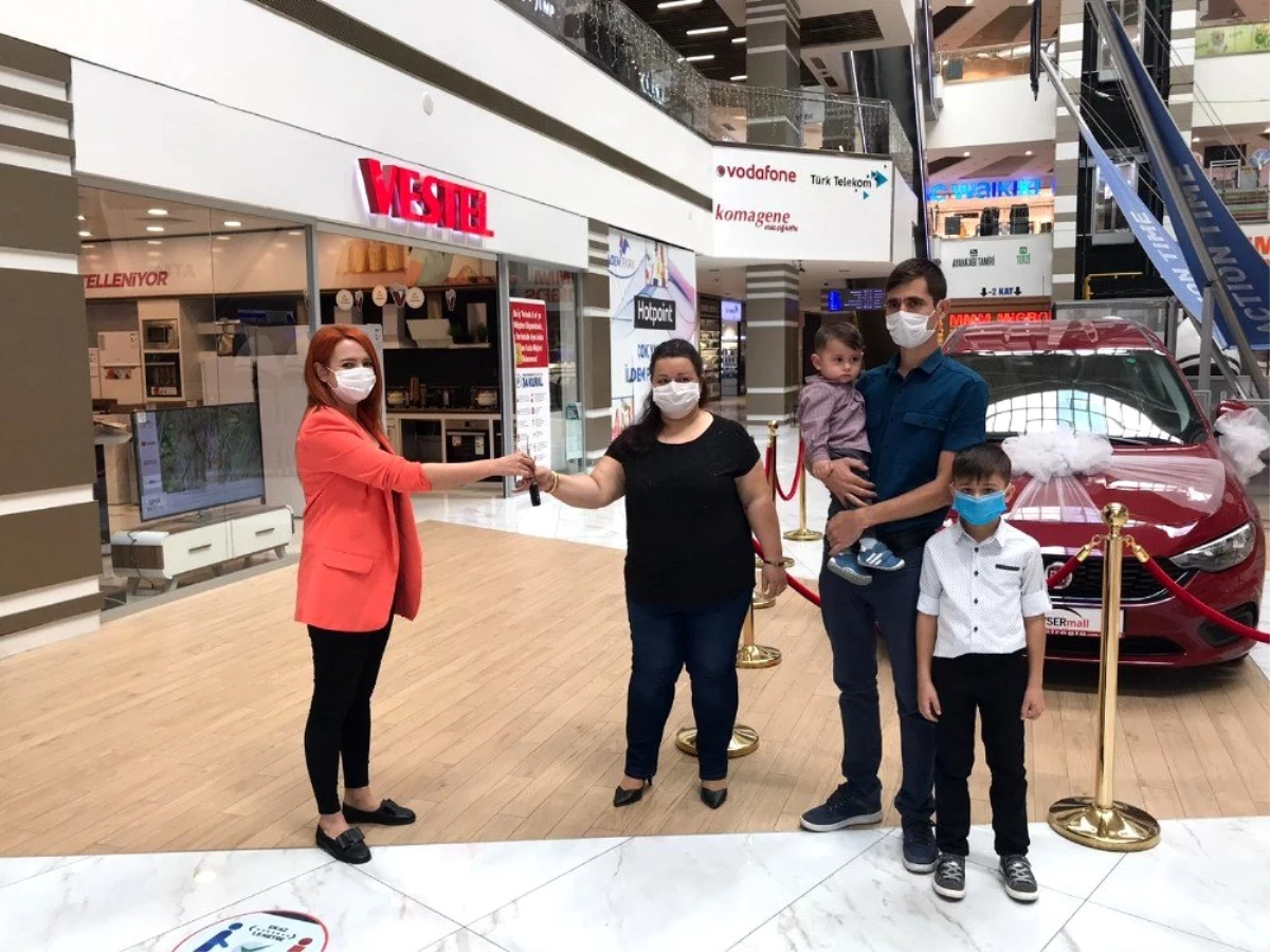 Kaysermall Outlet talihlisi otomobilini teslim aldı