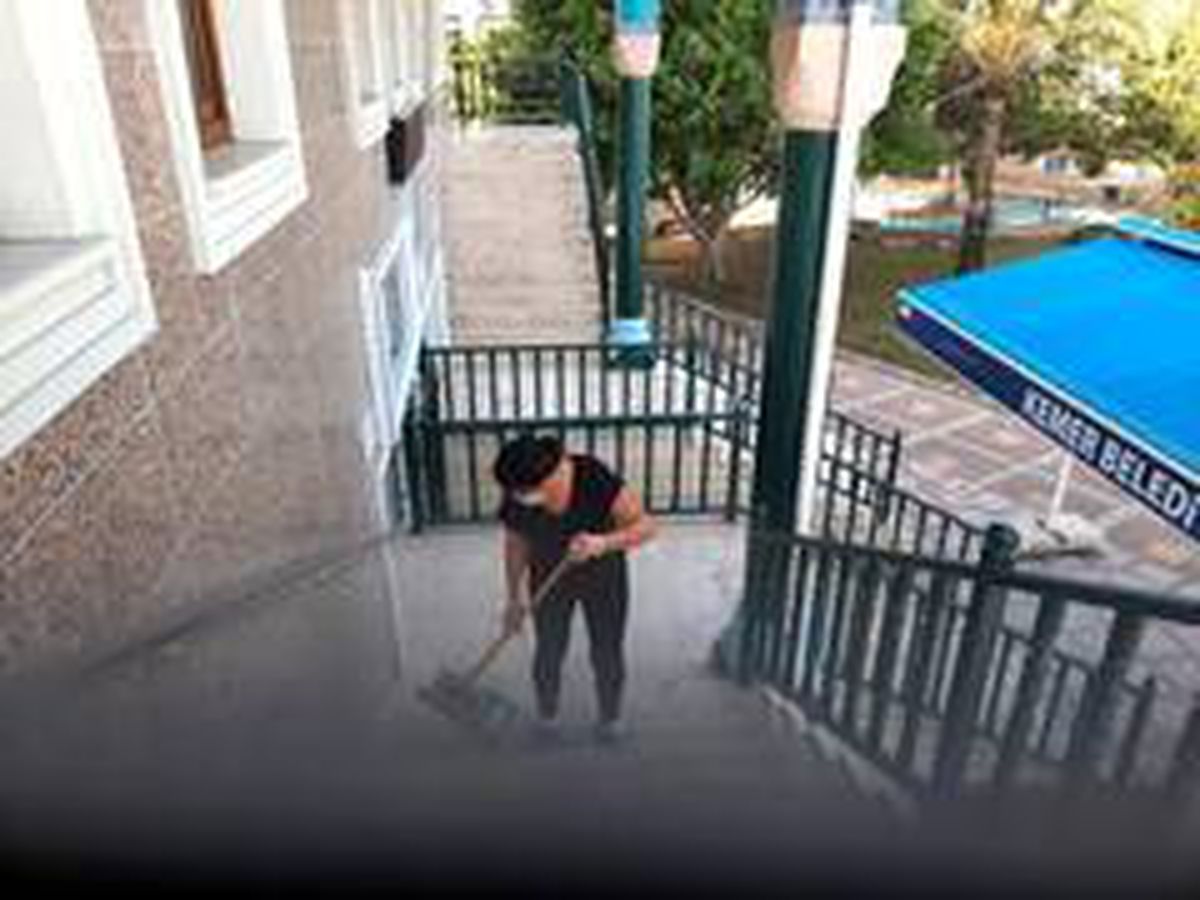 Kemer\'de camiler temizlendi