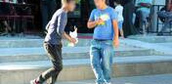 Kimseye aldırmadan uçucu madde soludular