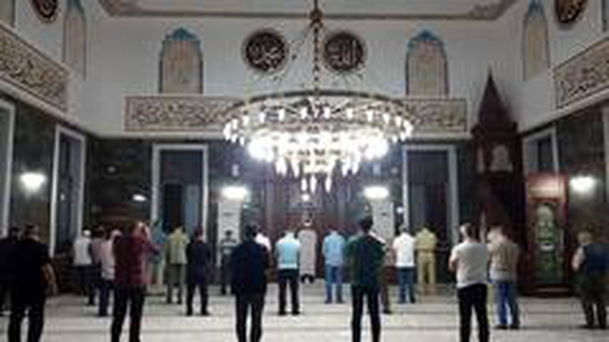 Teknolojik imam dinî bilgileri minareye yansıttı
