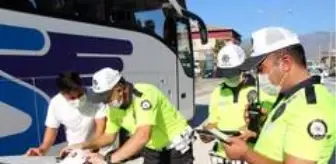 Trafikte asker eğlencesi yapan gruba ceza