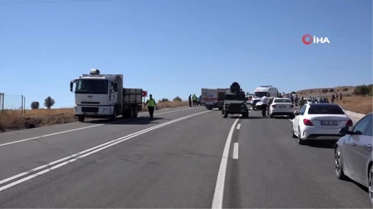 Tunceli\'de iki araç kafa kafaya çarpıştı, sıkışan sürücüleri ekipler kurtardı