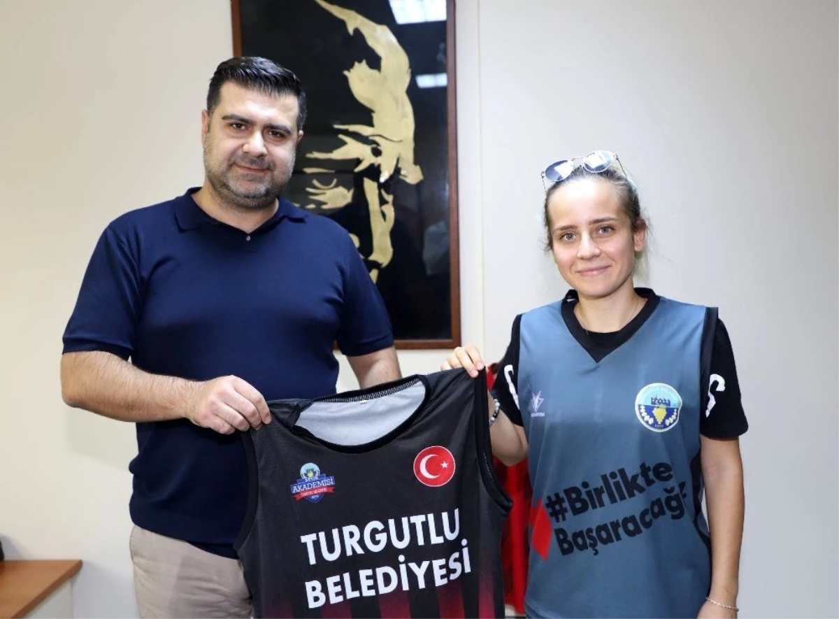 Turgutlu Belediyespor\'un son transferi Gamze Sena Dülegöz oldu
